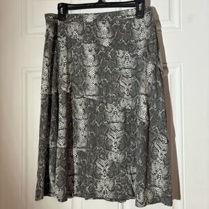 ❤️2/$15 or 3/$21❤️ INC Grey Snakeskin Print Tiered Skirt, Size XL